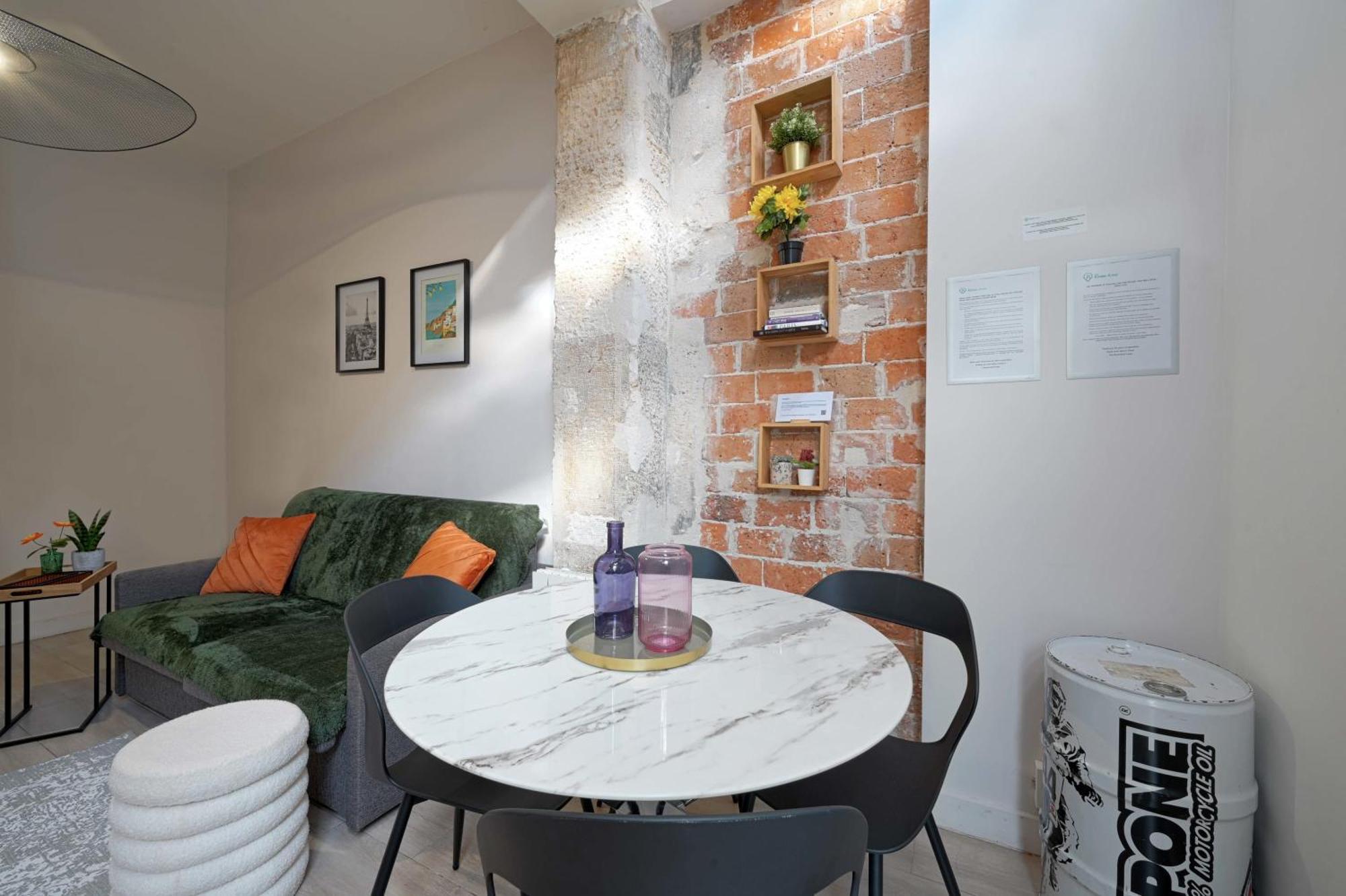 2 Bed Modern Fully Furnish Flat,Close To Buttes Chaumon Park Appartement Parijs Buitenkant foto