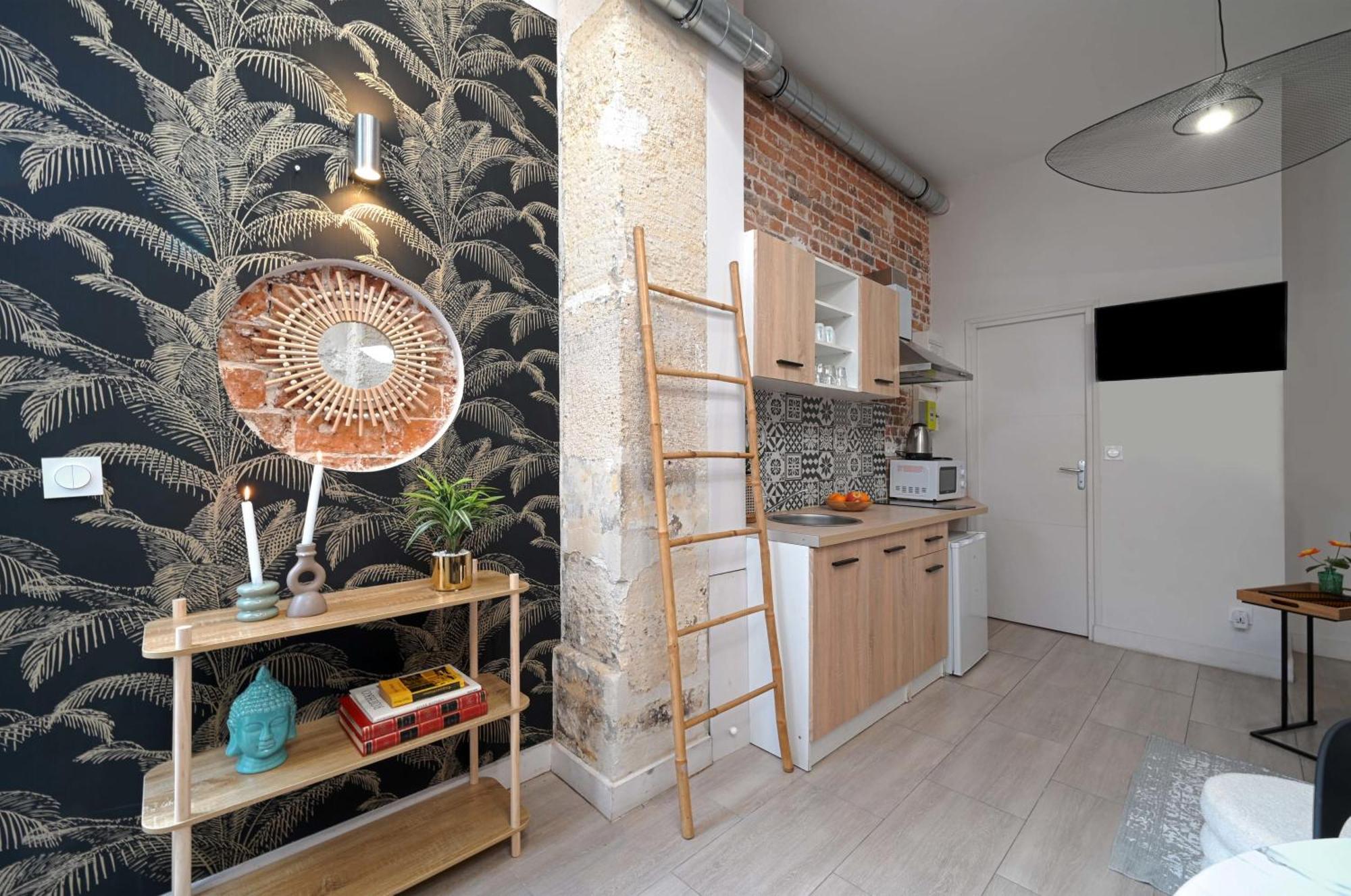 2 Bed Modern Fully Furnish Flat,Close To Buttes Chaumon Park Appartement Parijs Buitenkant foto