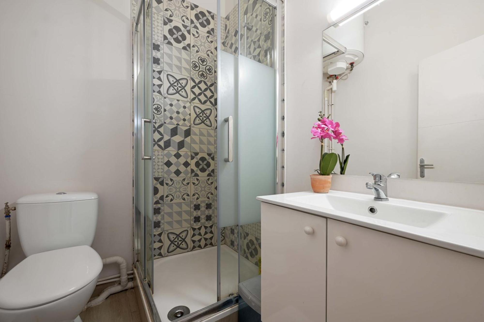 2 Bed Modern Fully Furnish Flat,Close To Buttes Chaumon Park Appartement Parijs Buitenkant foto