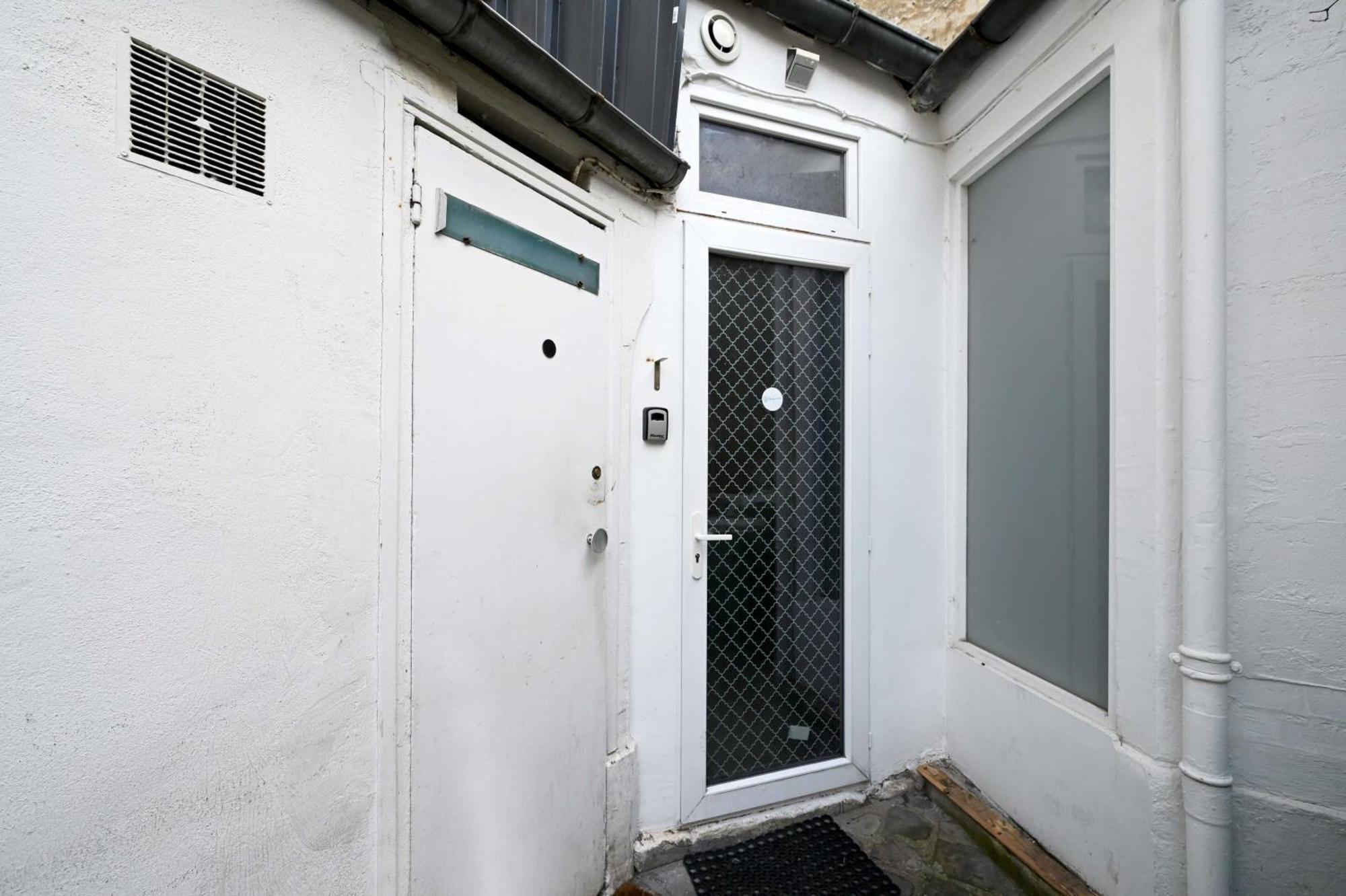 2 Bed Modern Fully Furnish Flat,Close To Buttes Chaumon Park Appartement Parijs Buitenkant foto